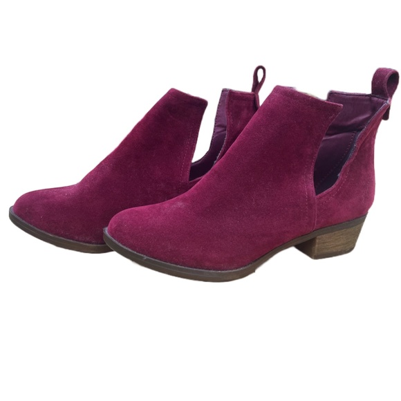 Breckelles Shoes - Breckelle Burgundy Suede Booties